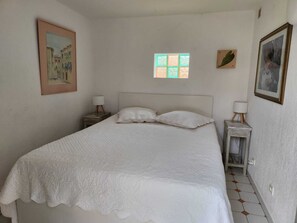 1 bedroom, in-room safe, iron/ironing board, free WiFi