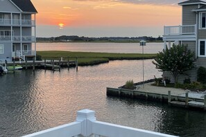 Property grounds - Canal Front Views, Boat Dock, Kayaks, 10" Walk to the Beach, Free Activities inc. Golf at Bear Trap. (Fenwick Island)
