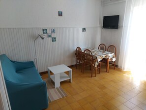 Apartment, 2 Bedrooms, Non Smoking, Balcony | Dining room - Apartment Paulinic (Rovinj)