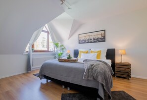 2 Schlafzimmer, Zimmersafe, Bügeleisen/Bügelbrett, WLAN