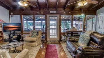 智能电视、壁炉