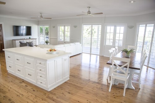 Breathtaking views of the ocean and city, nestled in Whitfield National Park