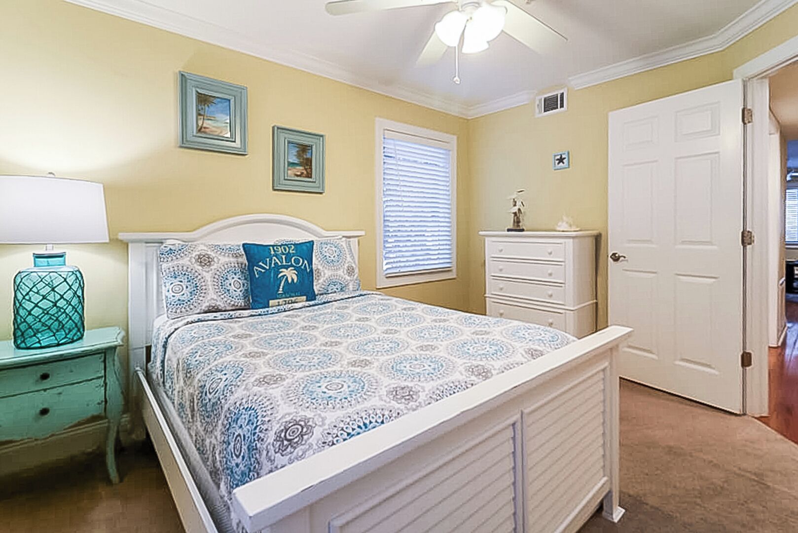 2 bedrooms, iron/ironing board, internet, bed sheets