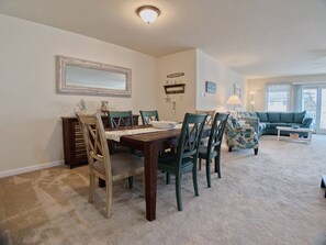 Dining - Completely Refurbished, Modern Accommodations, and One Block to the Beach! (Wildwood)