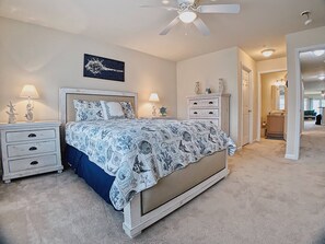 4 bedrooms, desk, iron/ironing board, free WiFi - Completely Refurbished, Modern Accommodations, and One Block to the Beach! (Wildwood)