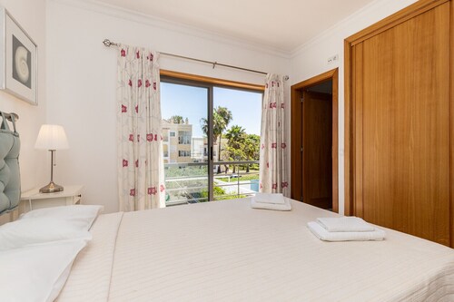 Villa with 3 bedrooms only 100m from the beach with patio by AlgarveManta (41V3)