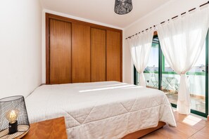 3 chambres, fer et planche à repasser, Wi-Fi gratuit, draps fournis