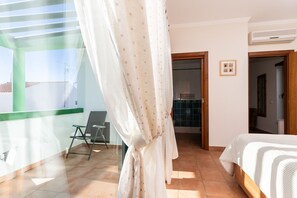 3 bedrooms, iron/ironing board, free WiFi, bed sheets - House in condominium with swimming pool 650m from the beach by AlgarveManta (52V3) (Manta Rota)