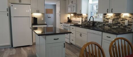 Frigorífic, microones, forn i placa de cuina