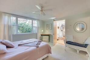 3 bedrooms, iron/ironing board, WiFi - Serene 3BR Cape Home with Spacious Living and Yard (Orleans)