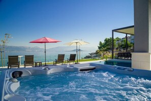 Terrace/patio - Luxury Beachfront Villa Paradise Ciovo with Pool (Trogir)