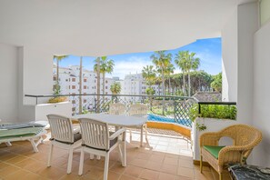 Outdoor dining - H05 Mi Capricho - Apartment (Sitio de Calahonda)