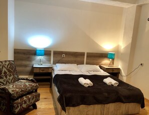 7 bedrooms, iron/ironing board, free WiFi, bed sheets