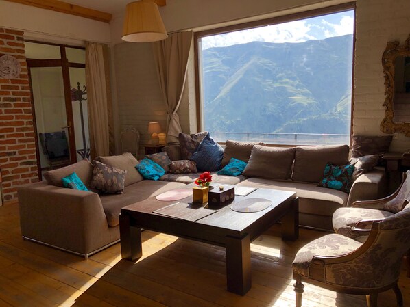 TV connectée, cheminée