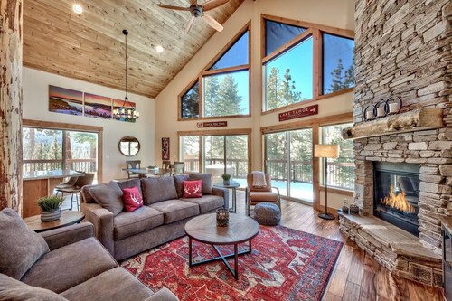 Crystal Crest: Mountain Views, Games, BBQ, Pets