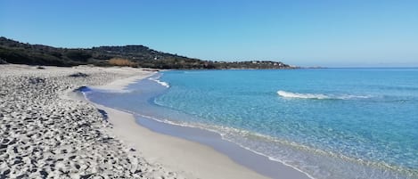 Una spiaggia nelle vicinanze