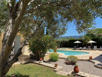 Just 10 minutes from the Gorges du Verdon! Beautiful and spacious villa with swimming pool 
