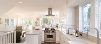 3817 Caledonia Bay Lookout - Walk to Bay and Park