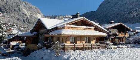 المنشأة من الخارج