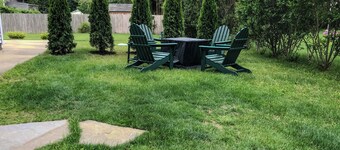 12 mins from Beach - Immaculate Intimate Retreat!