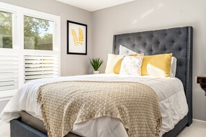 5 camere, una scrivania, ferro/asse da stiro, Wi-Fi gratuito