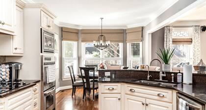 PARADISE FOUND<br>Lakefront - Pool - Beautiful Views