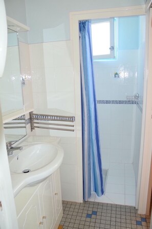 Shower, hair dryer, toilet paper - Soulac Sur Mer Close to the ocean and all amenities (Soulac-sur-Mer)
