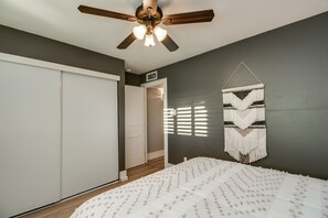 4 bedrooms, iron/ironing board, free WiFi, bed sheets