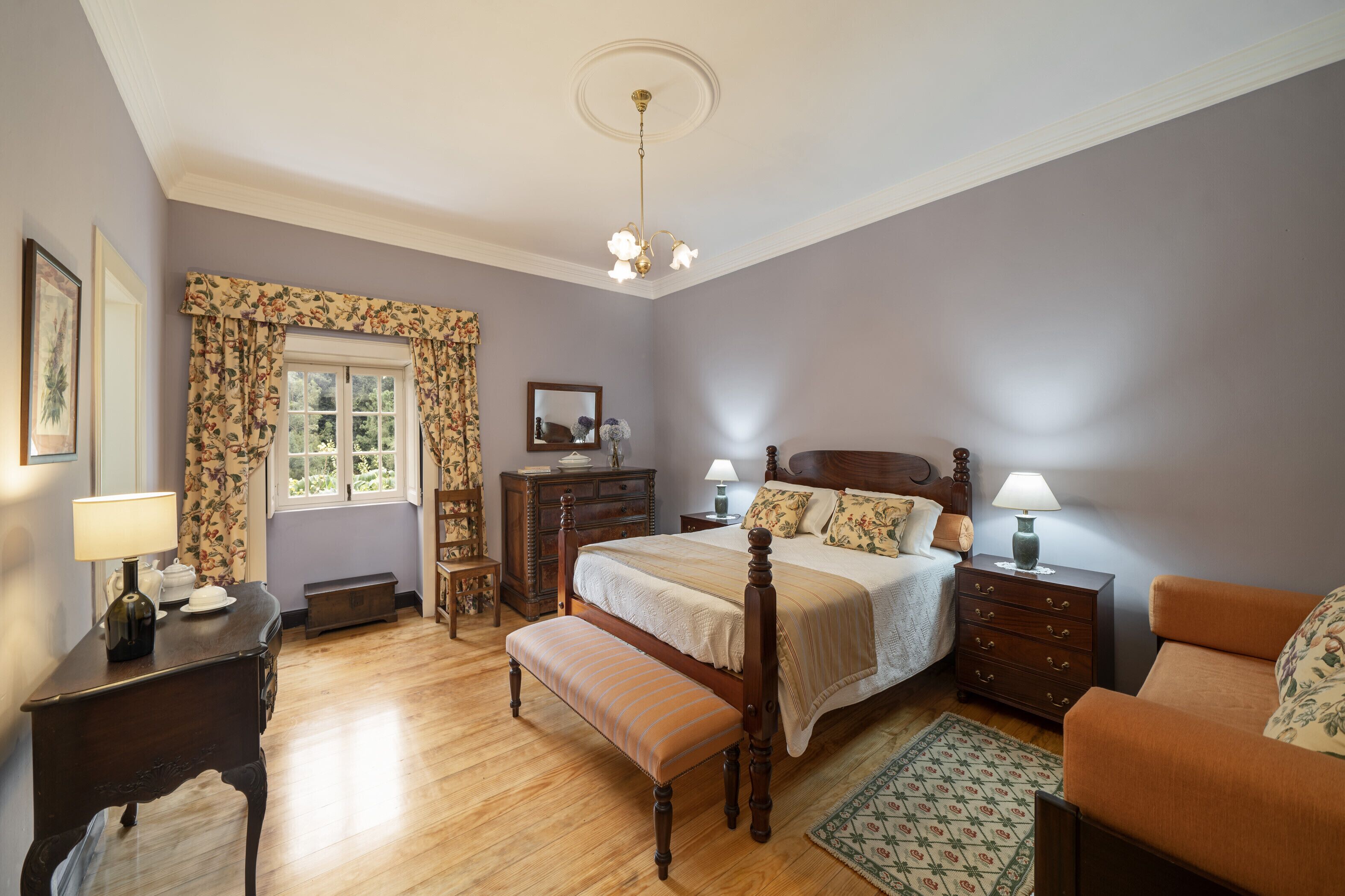 4 slaapkamers, een strijkplank/strijkijzer, wifi, beddengoed