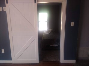 5 habitaciones, escritorio, wifi y ropa de cama