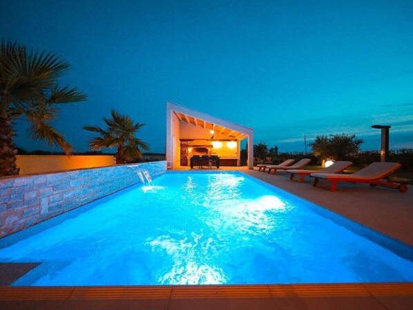 Outdoor pool, a heated pool