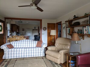 TV, table tennis, books, stereo