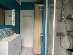 Shower, hair dryer, towels, toilet paper