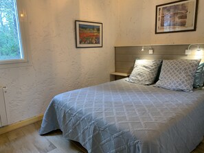 4 bedrooms, iron/ironing board, travel cot, free WiFi