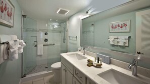 Towels, soap, shampoo, toilet paper - Luxury Condo on the Beach 2 BR 2 Bath (Captiva Island)