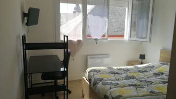 3 chambres, fer et planche Ă repasser, Wi-Fi, draps fournis