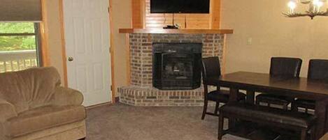 Télévision, cheminée