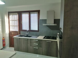 Fridge, microwave, oven, coffee/tea maker