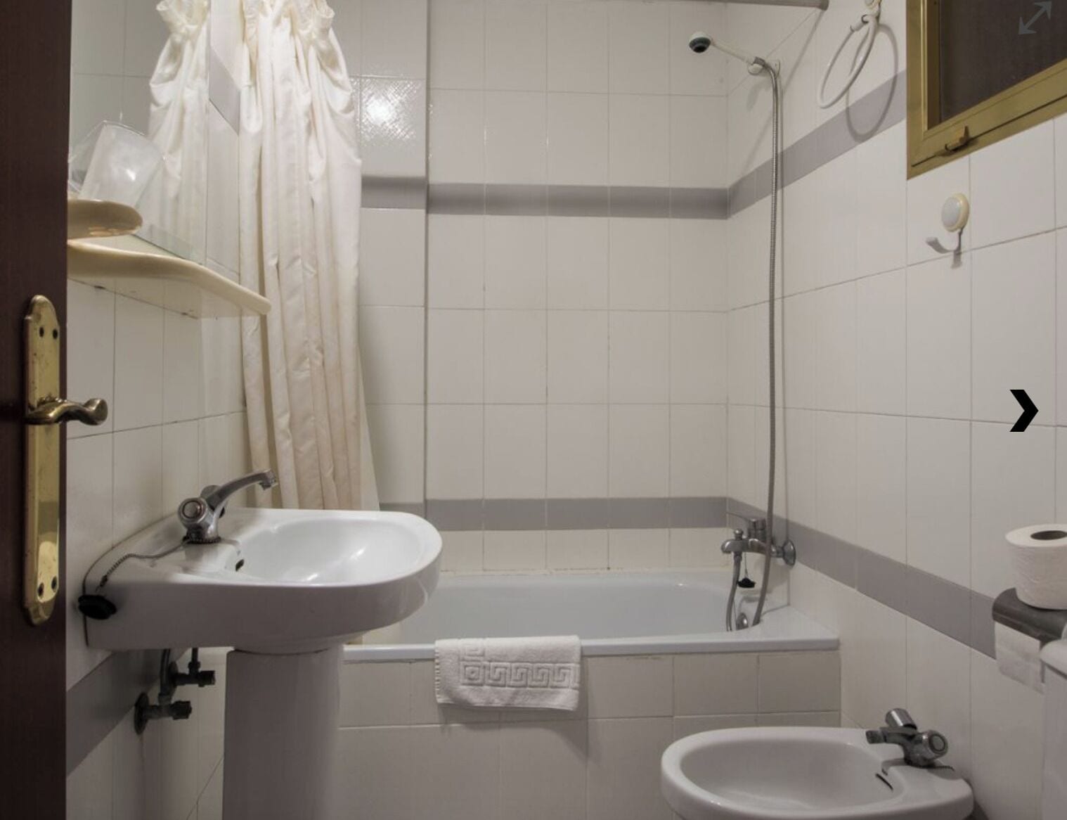 Banheira, toalhas de banho