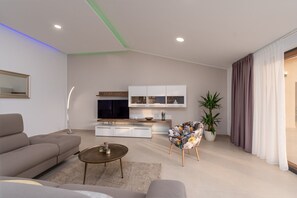 TV, table football - EXCLUSIVE VILLA WITH WHIRLPOOL AND PRIVATE POOL (Loborika)