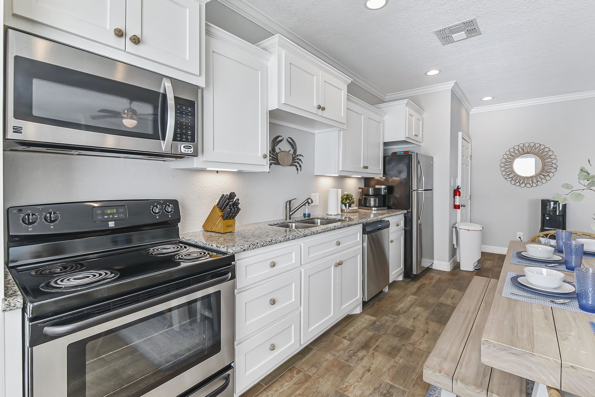 冰箱、微波炉、烤箱、炉灶