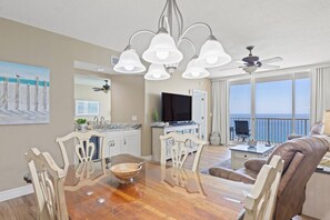 Télévision, table de tennis de table