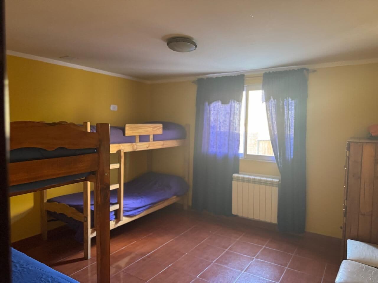 Dormitório compartilhado econômico, em dormitório misto, varanda, vista para a montanha | Espaço de trabalho para notebook, quartos à prova de som