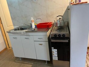 Refrigerador con freezer, microondas, horno, tostadora