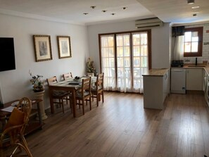 Dining - Modern beachside apartment a few minutes walk from shops, bars and restaurants.  (VC)