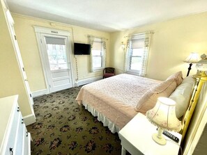 Deluxe Double Room | Free WiFi - Quaker Inn (Ocean Grove)