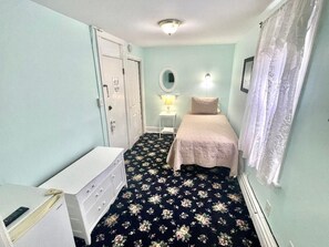 Standard Single Room - Quaker Inn (Ocean Grove)