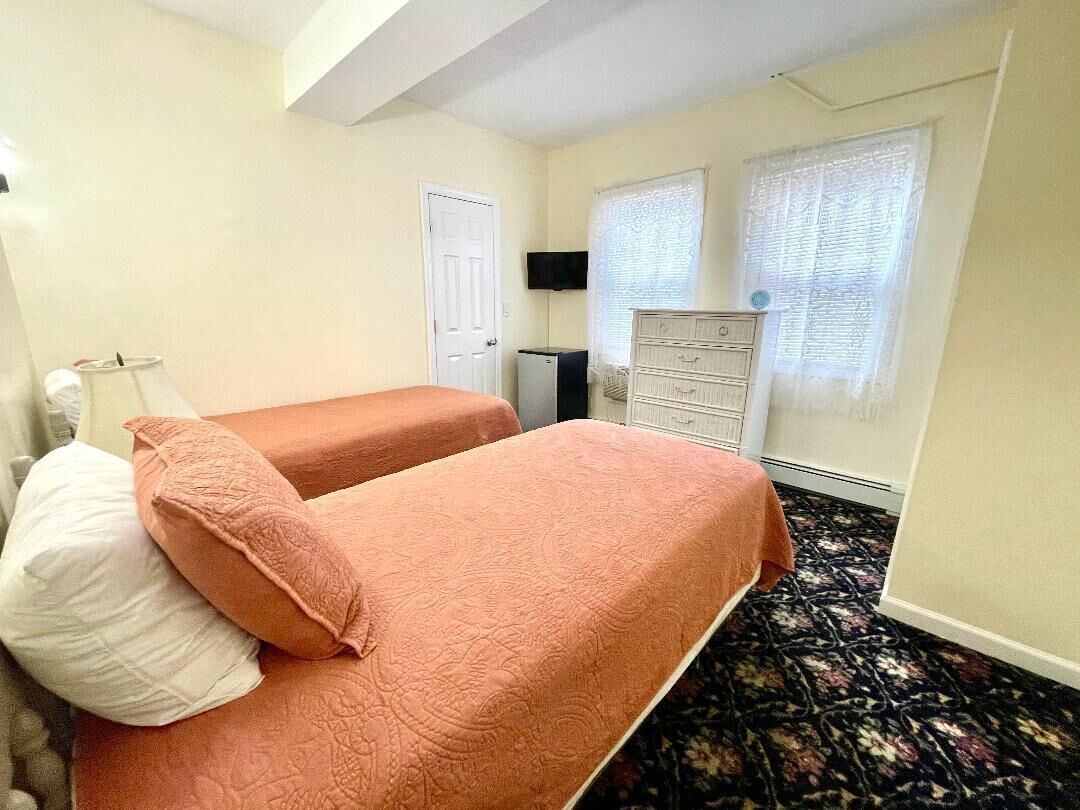 standard twin room | free wifi