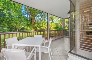 Outdoor dining - Restoration Hardware PGA National Private Entrance Condo - Corner Unit (Palm Beach Gardens)