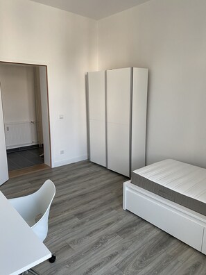 1 bedroom, WiFi - For students: furnished room in a shared apart. near university & palace garden (Potsdam)
